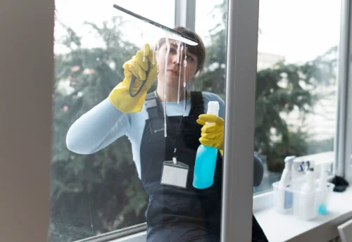 Nettoyage de vitres intérieures et extérieures au Biot